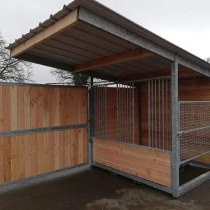 Abri avec râtelier déplaçable